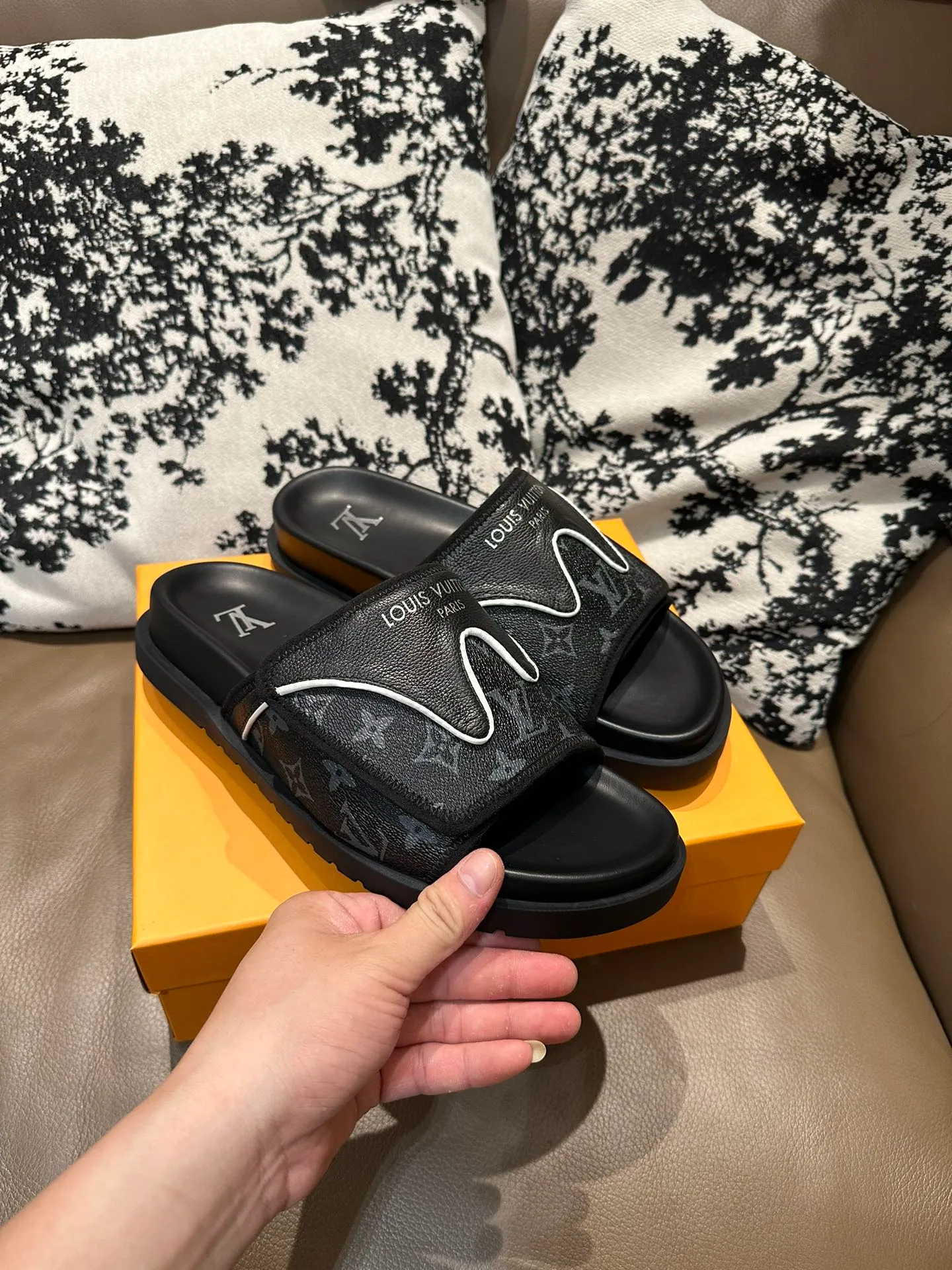 Men's shoes💰340💰 LV Velcro new style, cowhide surface, sheepskin lining, size 36-46